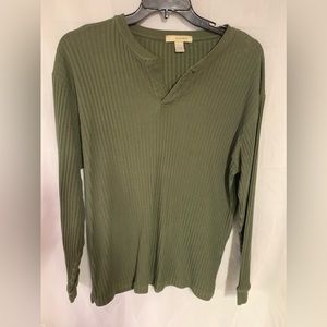 Woman’s large green pullover Large Brand Basic Equipment